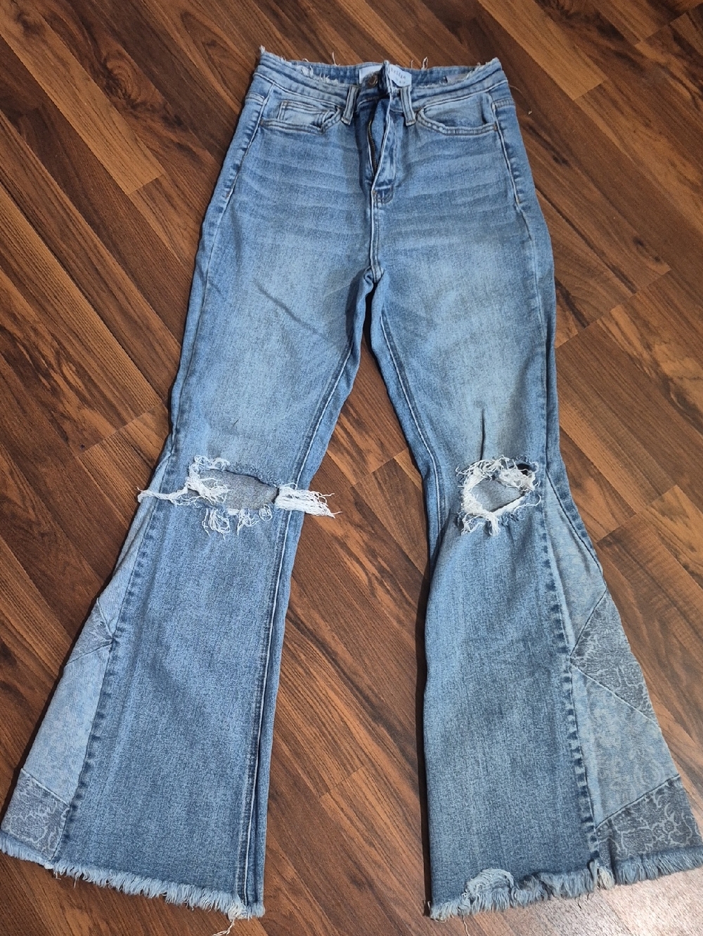 Bridge by gly BUCKLE  Light Blue Distressed Women’s Flare Jeans Size 29